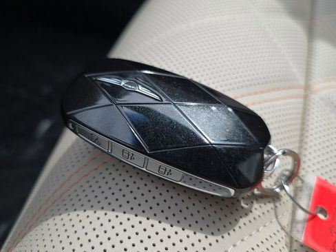 New 2026 Genesis GV70 3.5T Sport Prestige AWD/4WD image 18