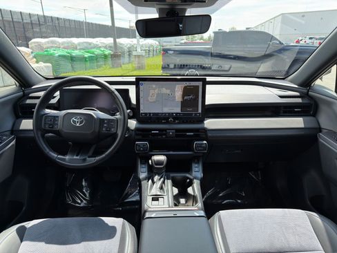 Used 2026 Toyota RAV4 XSE AWD/4WD image 32