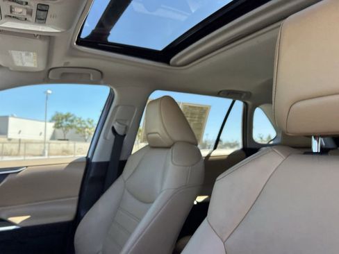 Used 2023 Toyota RAV4 XLE Premium image 28