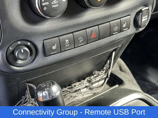 Used 2017 Jeep Wrangler Sahara w/ Connectivity Group AWD/4WD image 6