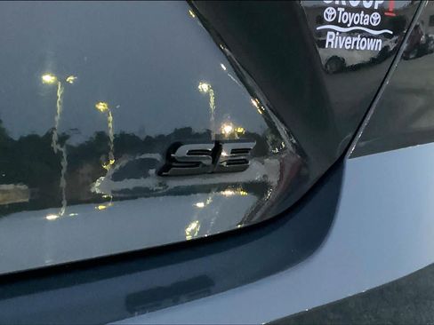 Used 2025 Toyota Camry SE FWD image 9