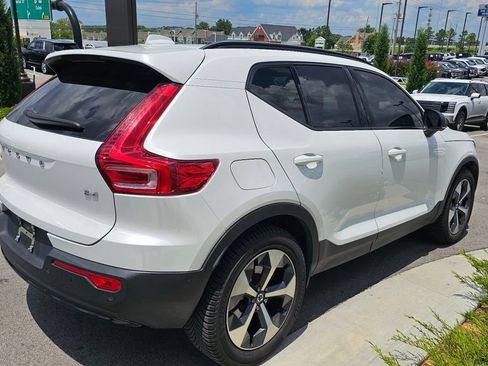 Used 2023 Volvo XC40 B4 Ultimate FWD image 4