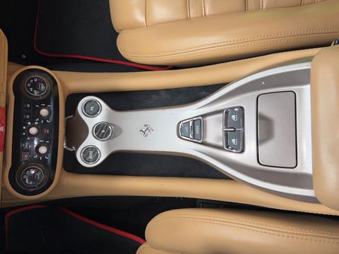 Used 2013 Ferrari California RWD image 10