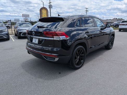 Used 2023 Volkswagen Atlas Cross Sport SE w/ Black Wheel Package AWD/4WD image 3