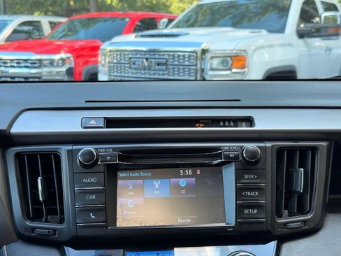 Used 2018 Toyota RAV4 XLE AWD/4WD image 39