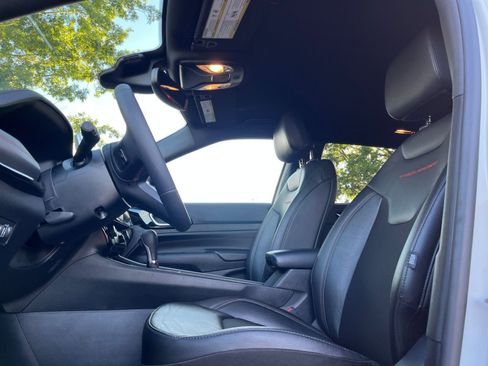 Used 2025 Jeep Compass Trailhawk image 28