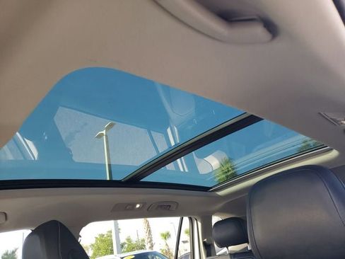 Certified 2024 Volkswagen Tiguan SE w/ Panoramic Sunroof Package image 30