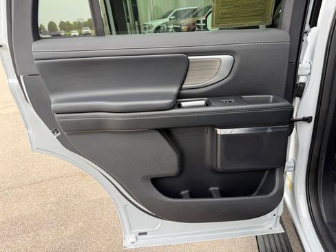 Used 2025 Ford Expedition Platinum AWD/4WD image 12
