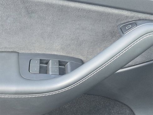 Used 2023 Tesla Model Y Long Range image 31