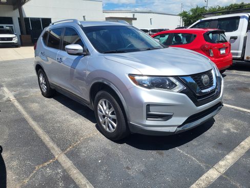 Used 2018 Nissan Rogue SV AWD/4WD image 3
