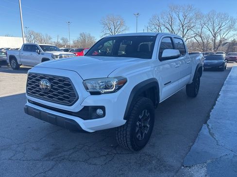 Used 2021 Toyota Tacoma TRD Off-Road image 4