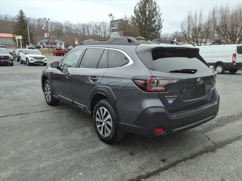 Used 2025 Subaru Outback Premium image 3