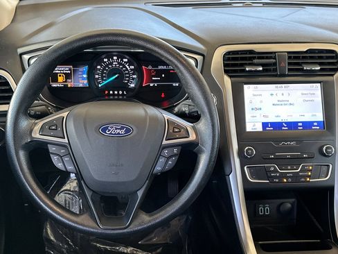 Used 2020 Ford Fusion SE FWD image 14