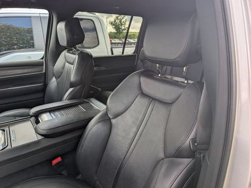 Used 2024 Jeep Wagoneer Series II w/ Flexible Seating Group RWD image 10