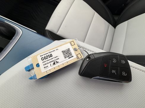 Used 2025 Chevrolet Equinox EV LT w/ Convenience Package II AWD/4WD image 4