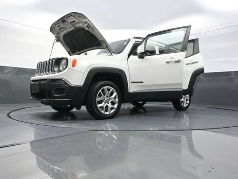 Used 2017 Jeep Renegade Latitude AWD/4WD image 41