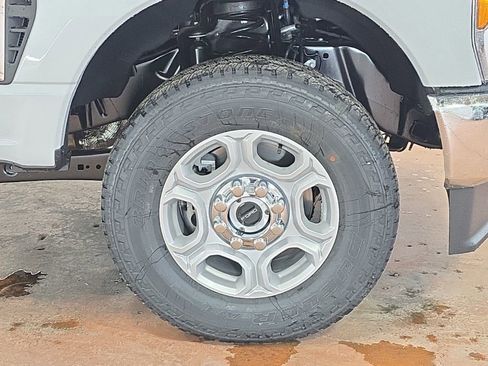 New 2026 Ford F250 XLT w/ FX4 Off-Road Package image 9