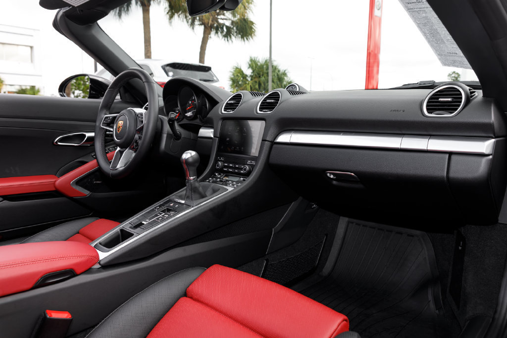 Used 2025 Porsche 718 Boxster RWD image 35