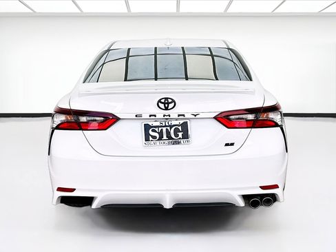 Used 2024 Toyota Camry SE FWD image 5