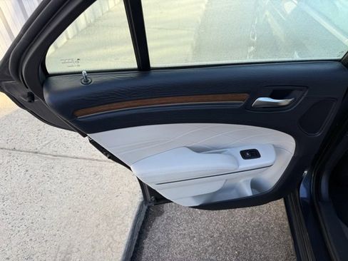 Used 2016 Chrysler 300 C Platinum w/ Safetytec Plus Group image 31