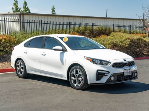 Used 2021 Kia Forte LXS FWD image 3