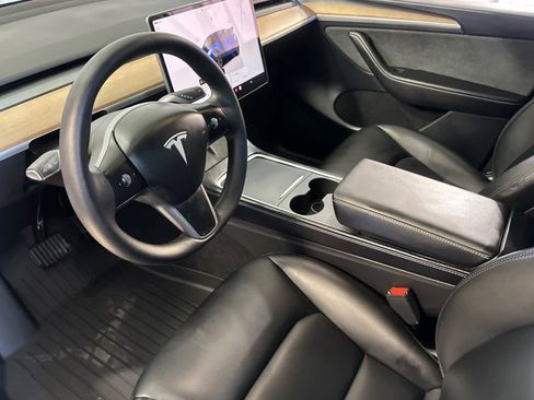 Used 2024 Tesla Model Y Long Range AWD/4WD image 12