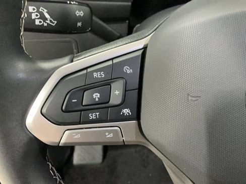 Used 2024 Volkswagen Tiguan SE AWD/4WD image 20