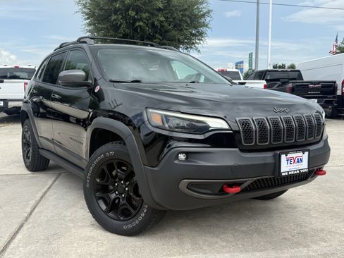Used 2019 Jeep Cherokee Trailhawk AWD/4WD image 2