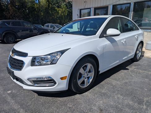 Used 2016 Chevrolet Cruze LT w/ Technology Package image 3