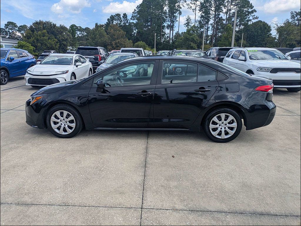 Used 2023 Toyota Corolla LE FWD image 6