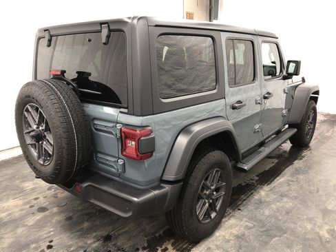 Used 2025 Jeep Wrangler Sport S image 5