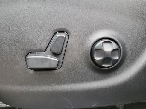 Used 2017 Jeep Cherokee Limited FWD image 17