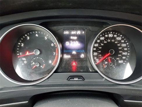 Used 2021 Volkswagen Tiguan SEL image 16