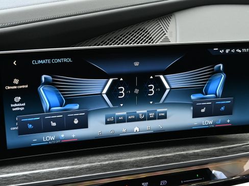 Certified 2024 BMW i7 eDrive50 w/ Executive Package RWD image 20