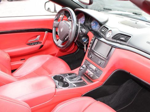 Used 2015 Maserati GranTurismo Sport image 16