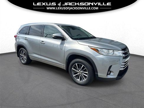 Used 2018 Toyota Highlander XLE image 1