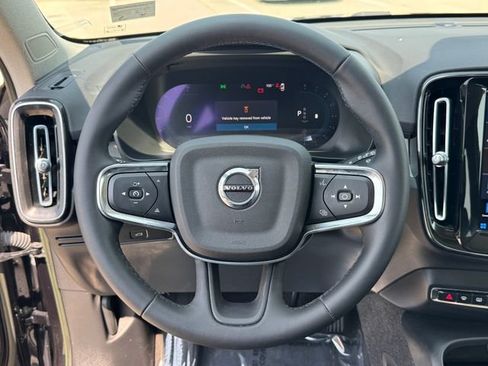 Used 2023 Volvo XC40 B5 Plus AWD/4WD image 23