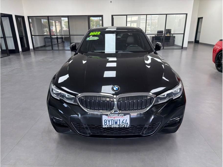 Used 2022 BMW 330i Sedan w/ M Sport Package RWD image 3