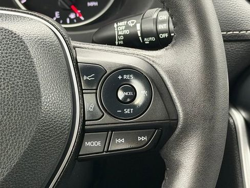 Certified 2022 Toyota RAV4 XLE Premium AWD/4WD image 28