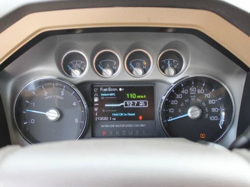 Used 2016 Ford F250 Lariat w/ Lariat Interior Package AWD/4WD image 33