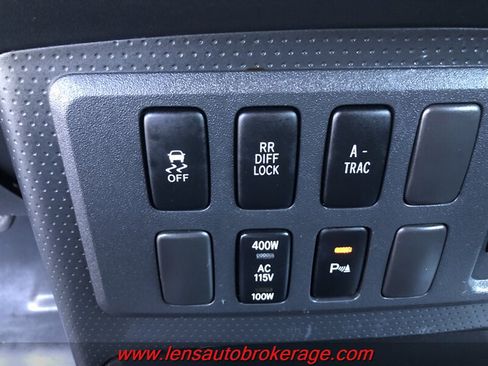 Used 2012 Toyota FJ Cruiser 4WD w/ Upgrade Pkg image 16