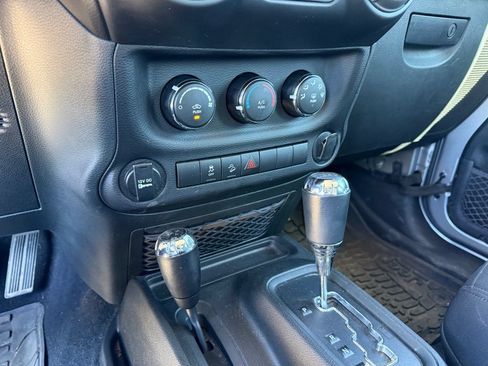 Used 2017 Jeep Wrangler Unlimited Sport w/ Connectivity Group AWD/4WD image 20