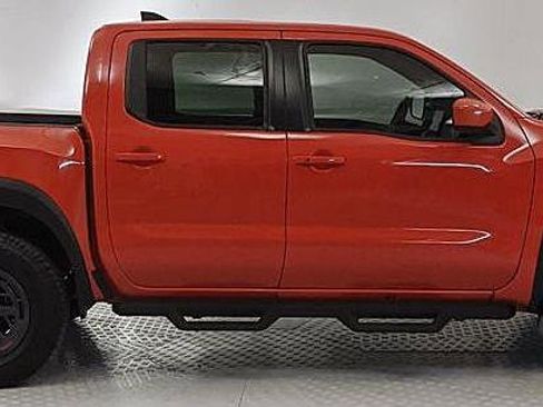 Used 2025 Nissan Frontier PRO-4X AWD/4WD image 2
