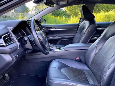Used 2024 Toyota Camry XSE FWD image 4