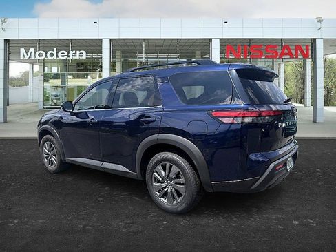 Certified 2024 Nissan Pathfinder SV FWD image 3