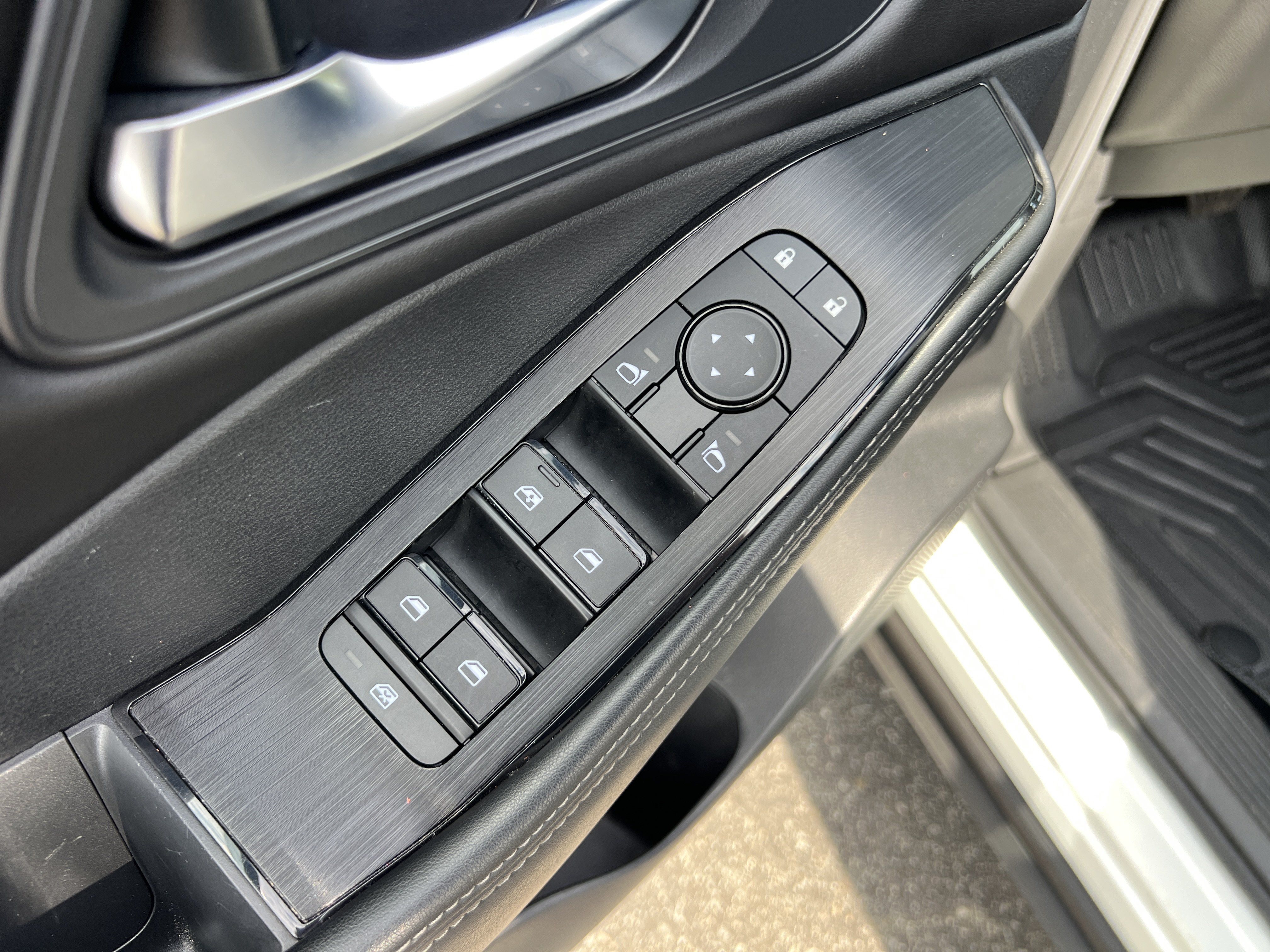 Certified 2023 Nissan Rogue SV w/ SV Premium B Package AWD/4WD image 21