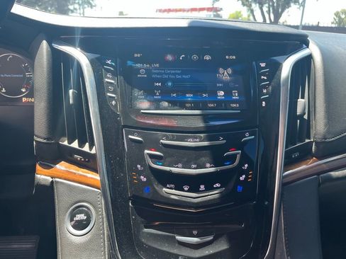 Used 2015 Cadillac Escalade Premium RWD image 11