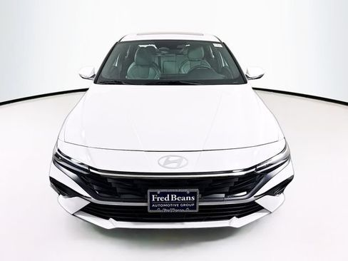 Certified 2025 Hyundai Elantra Limited FWD image 2