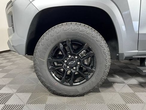 Used 2025 Chevrolet Colorado Z71 w/ Midnight Edition AWD/4WD image 9