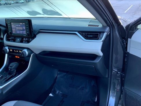 Used 2020 Toyota RAV4 XLE w/ Convenience Package image 18